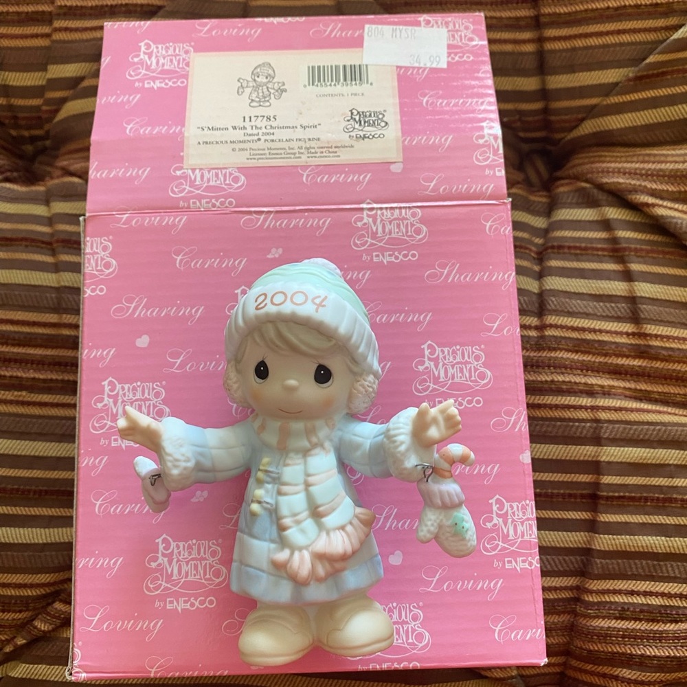 Precious Moments “S’Mitten With The Christmas Spirit” Figurine
